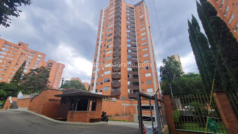 Luxurious 3BR Apartment in Los Balsos No 2 Suroriente - 3