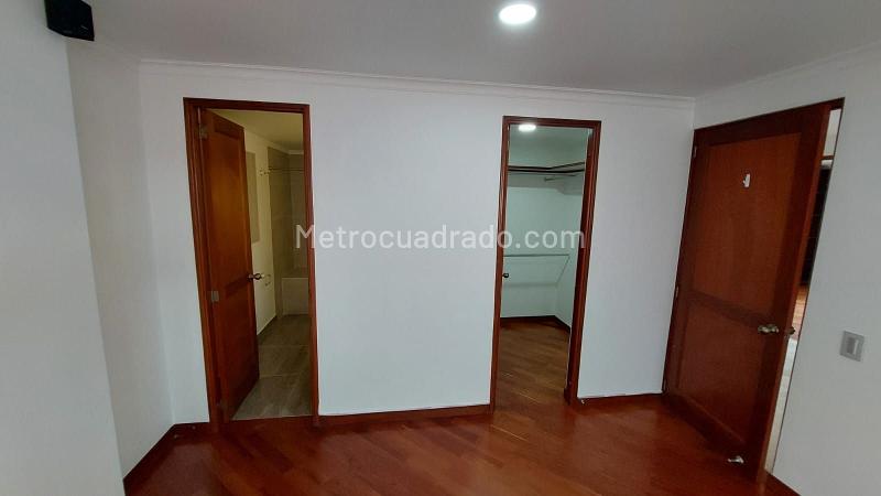 Luxurious 3BR Apartment in Los Balsos No 2 Suroriente - 4
