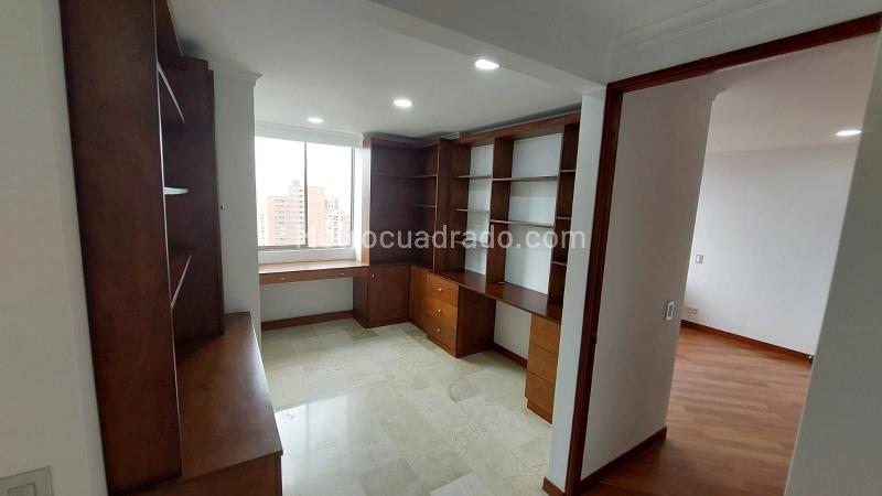 Luxurious 3BR Apartment in Los Balsos No 2 Suroriente - 8