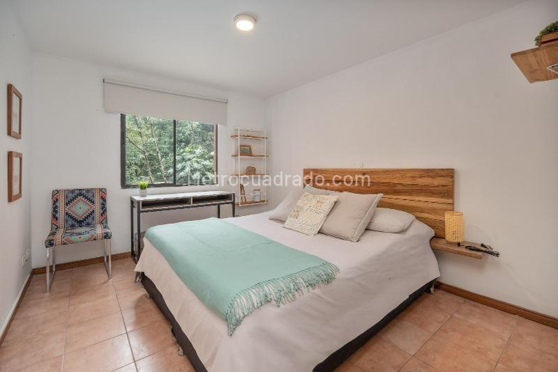 Apartamento Amplio de 3 Alcobas en El Poblado Nororiente - 9