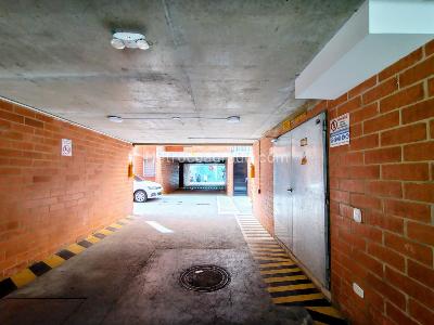 Apartamento en venta en Calvo Sur, Bogotá · foto 3 de 13