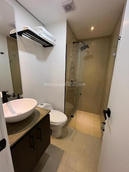 Stunning 2BR Apartment with City View in El Poblado - 9