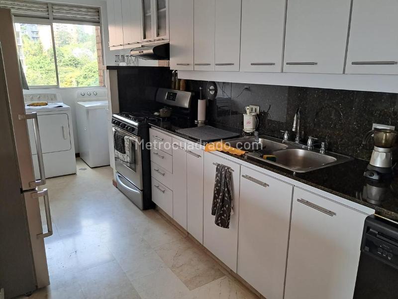 Cozy 3BR Apartment with Balcony in El Poblado - 5