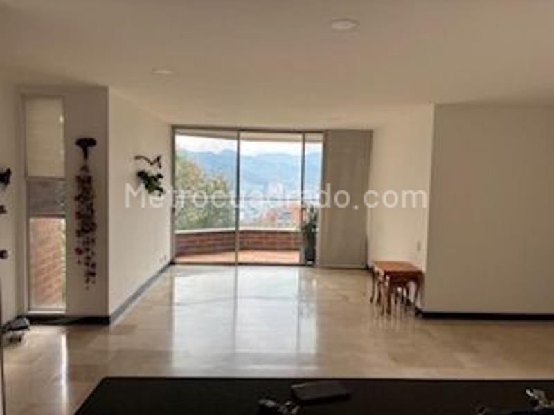Cozy 3BR Apartment with Balcony in El Poblado
