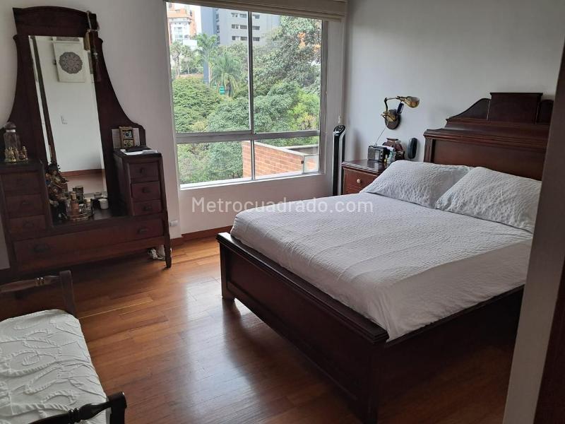 Cozy 3BR Apartment with Balcony in El Poblado - 6