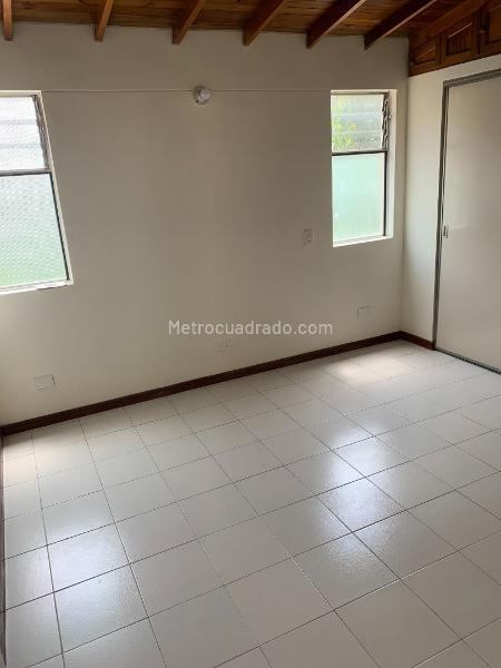 4BR House (2nd Floor) in Calasanz Nororiente Unit - 6