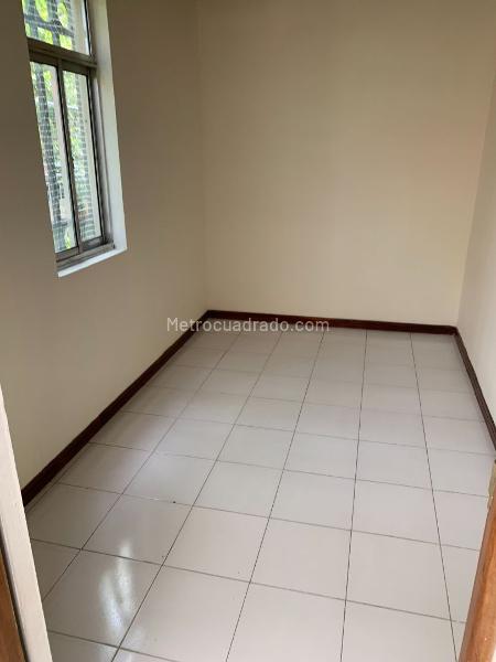 4BR House (2nd Floor) in Calasanz Nororiente Unit - 7
