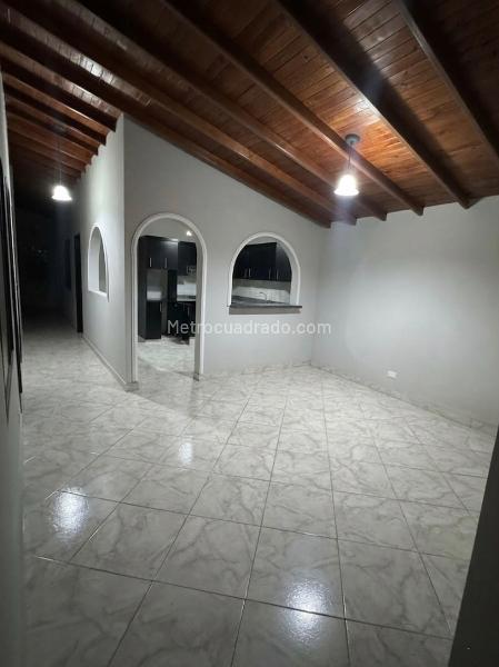 Casa Amplia de 5 Alcobas en La Candelaria - 2