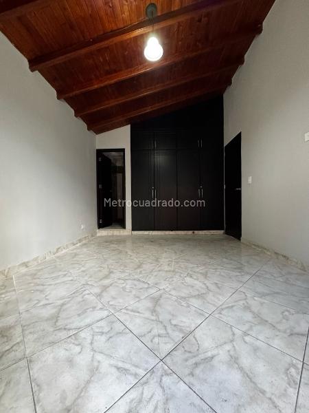 Casa Amplia de 5 Alcobas en La Candelaria - 3