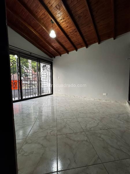 Casa Amplia de 5 Alcobas en La Candelaria - 4