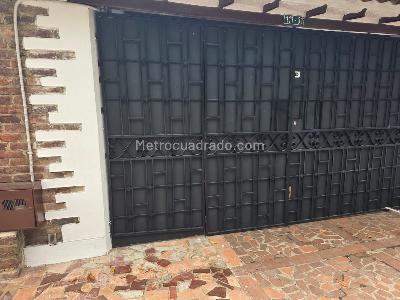 Casa de 4 alcobas en venta en Santa Ana Occidental, Bogotá, 180 m² · foto 2 de 17