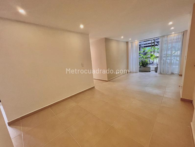 Apartamento Renovado de 3 Alcobas en El Poblado Los Balsos - 2