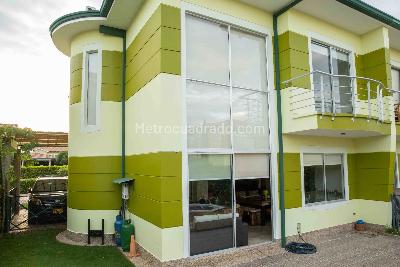 Casa de 4 alcobas en arriendo en Quintas Del Remanso, Girardot, 255 m² · foto 4 de 10