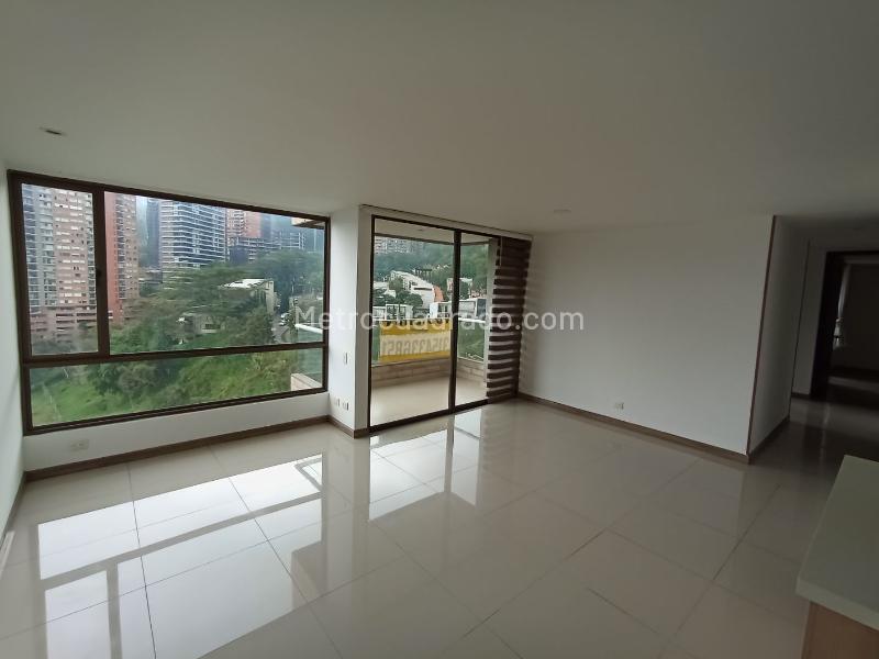 3BR Apartment in Altos del Poblado with Parking & Amenities - 2