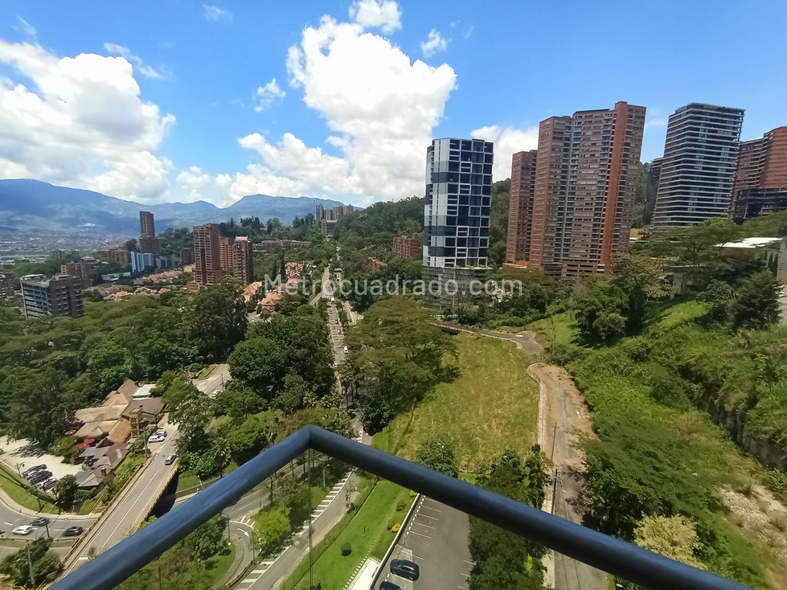 Apartamento de 3 habitaciones en arriendo en Altos del Poblado Zona Urbana, Medellín — imagen 1 de 20
