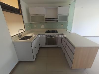 Apartamento de 3 alcobas en arriendo en Altos Del Poblado, Medellín, 90 m² · foto 5 de 20
