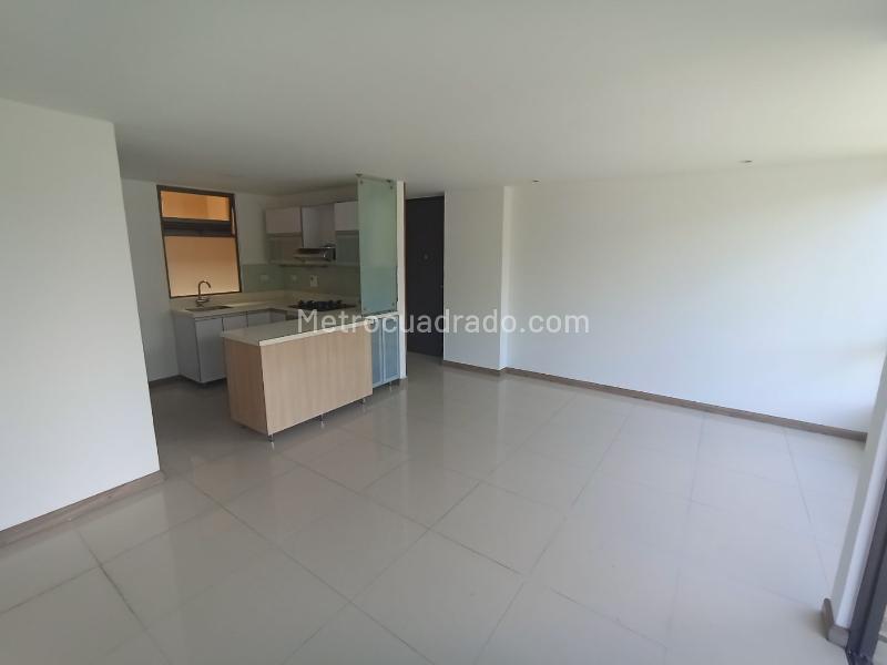 3BR Apartment in Altos del Poblado with Parking & Amenities - 6