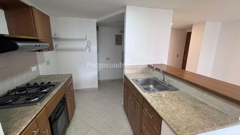Cozy 3BR Apartment in Aves María (Torre Sinsonte) - 6