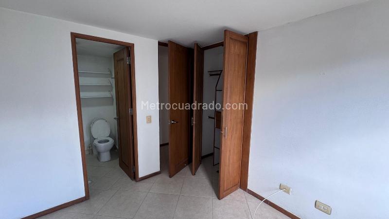 Cozy 3BR Apartment in Aves María (Torre Sinsonte) - 9