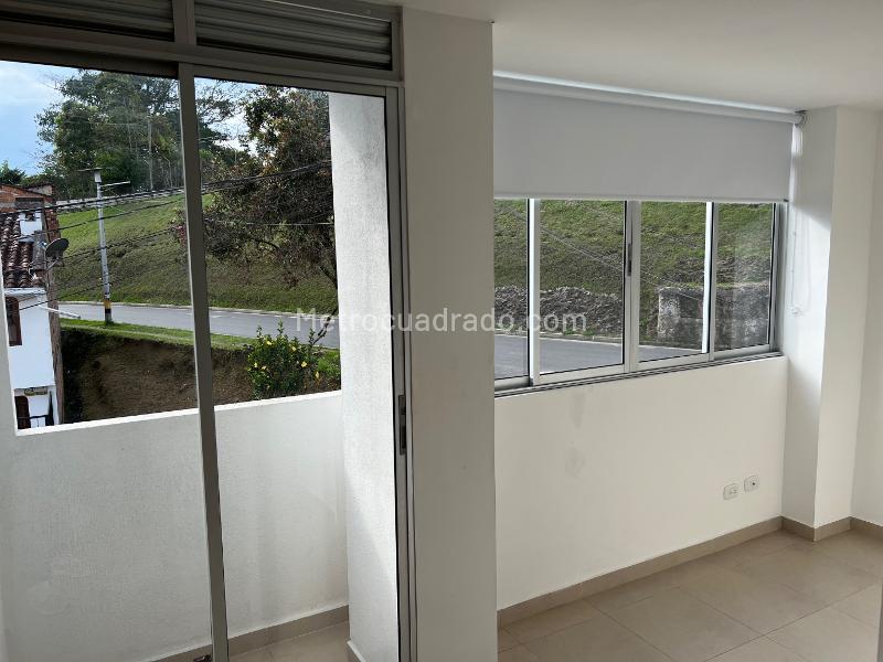 1BR Apartment with Office/Studio Area in Porvenir - 2