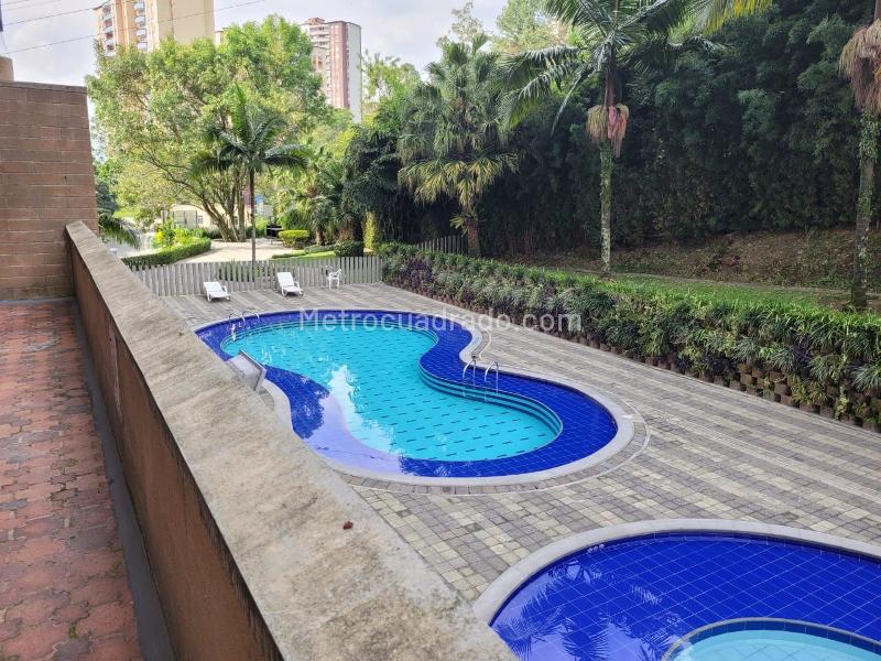 3BR Apartment with Terrace in Loma del Indio (El Poblado) - 2