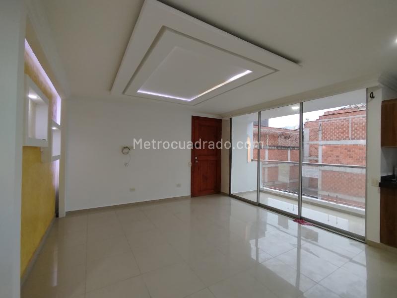 Amplio apartamento exterior de 3 alcobas con balcón