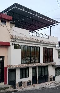 Casa de 5 alcobas en venta en Versalles, Ibagué, 204 m² · foto 2 de 18