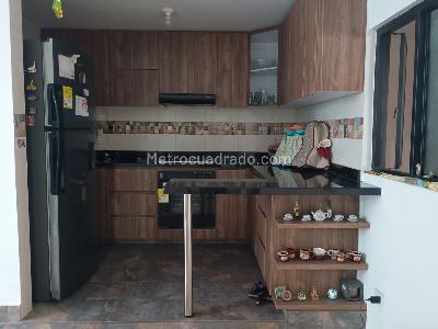 Casa de 5 alcobas en venta en Versalles, Ibagué, 204 m² · foto 5 de 18