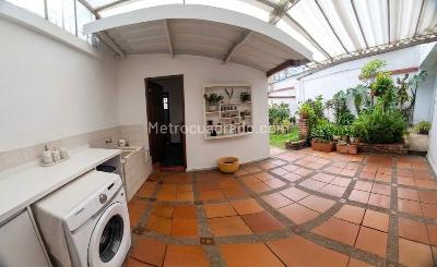 Casa de 5 alcobas en venta en Quinta Paredes, Bogotá, 257 m² · foto 6 de 17