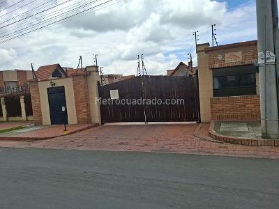 Casa de 3 alcobas en venta en Cerca De Piedra, Chía, 700 m² · foto 2 de 20
