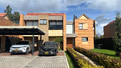 Casa de 5 alcobas en venta en Hacienda Fontanar Pimiento, Chía, 245 m² · foto 2 de 16