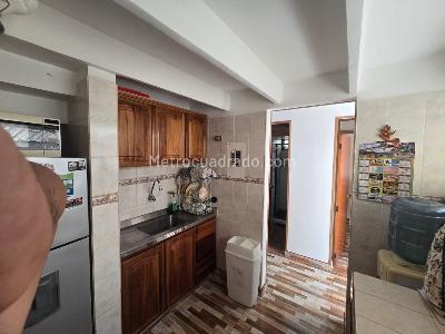 Casa de 3 alcobas en venta en Altos Del Penon, Girardot, 86 m² · foto 5 de 10