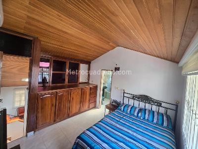 Casa de 3 alcobas en venta en Altos Del Penon, Girardot, 86 m² · foto 3 de 10