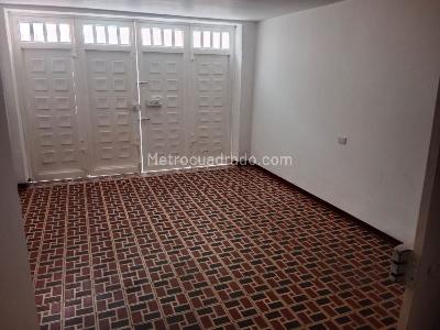 Casa de 5 alcobas en venta en Pio Xii, Bogotá, 140 m² · foto 2 de 9