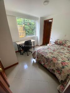 Apartaestudio en venta en El Poblado, Medellín, 39 m² · foto 3 de 7