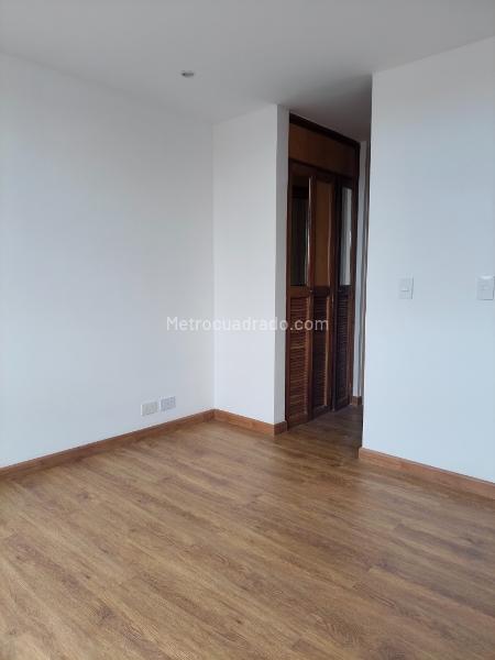 Piso – Bogotá, Cedro Bolívar, Localidad Usaquén - Más