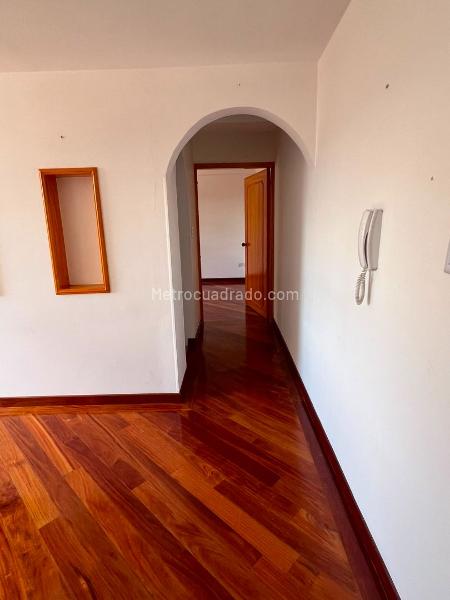 Apartamento en Arriendo, LOS CEDROS   Zona Urbana, Bogotá D.C. - Widok 3