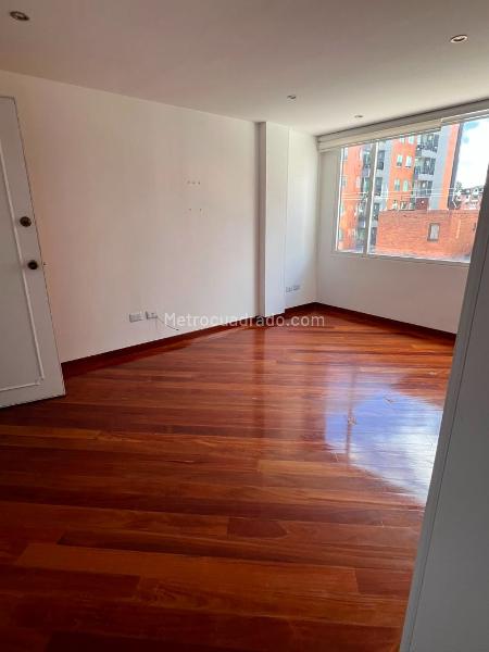 Apartamento en Arriendo, LOS CEDROS   Zona Urbana, Bogotá D.C. - Widok 2