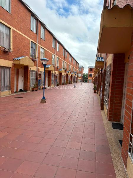 Casa en Venta, SAN ANTONIO NORTE   Zona Urbana, Bogotá D.C. - Więcej