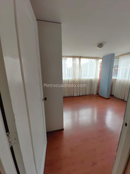 Piso – Bogotá, Santa Bárbara, Localidad Usaquén - Más