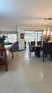 Casa de 4 alcobas en venta en El Poblado, Medellín, 245 m² · foto 2 de 20