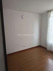 Apartamento de 3 alcobas en venta en Toberin Orquideas, Bogotá, 80 m² · foto 13 de 19
