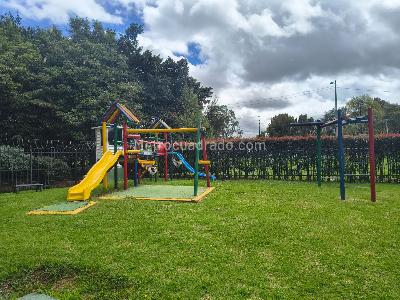 Apartamento de 3 alcobas en venta en Toberin Orquideas, Bogotá, 80 m² · foto 2 de 19