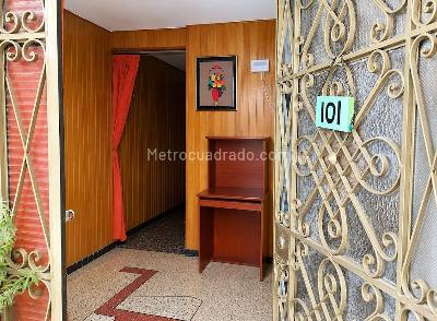 Casa de 5 alcobas en venta en Laureles, Bogotá, 250 m² · foto 11 de 15