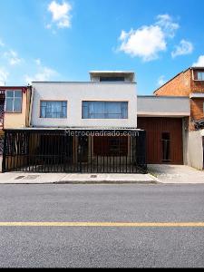 Casa de 5 alcobas en venta en Laureles, Bogotá, 250 m² · foto 15 de 15
