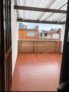 Casa de 5 alcobas en venta en Laureles, Bogotá, 250 m² · foto 3 de 15
