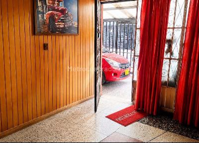 Casa de 5 alcobas en venta en Laureles, Bogotá, 250 m² · foto 4 de 15