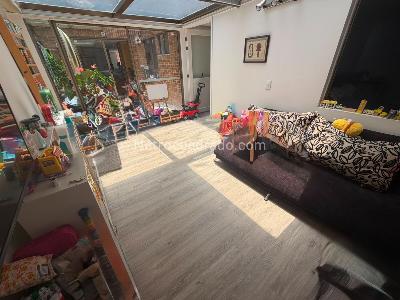 Apartamento de 3 alcobas en venta en Santa Barbara Occidental, Bogotá, 151 m² · foto 15 de 16