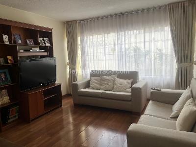 Casa de 4 alcobas en venta en La Esperanza Modelia, Bogotá, 300 m² · foto 2 de 20