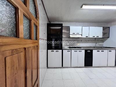 Casa de 5 alcobas en venta en La Esmeralda, Bogotá, 240 m² · foto 13 de 20